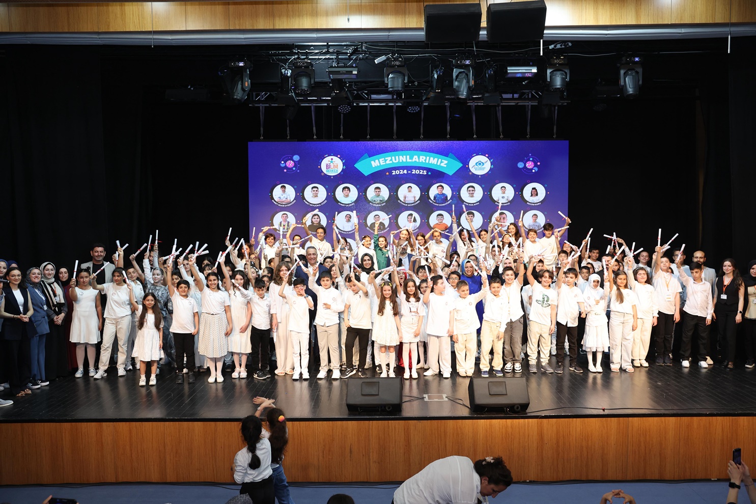 Bilim Merkezi’nde Mezuniyet Coşkusu