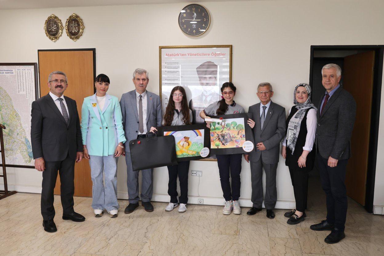 Bayrampaşalı öğrenciler kanserle mücadeleye resimle destek verdi