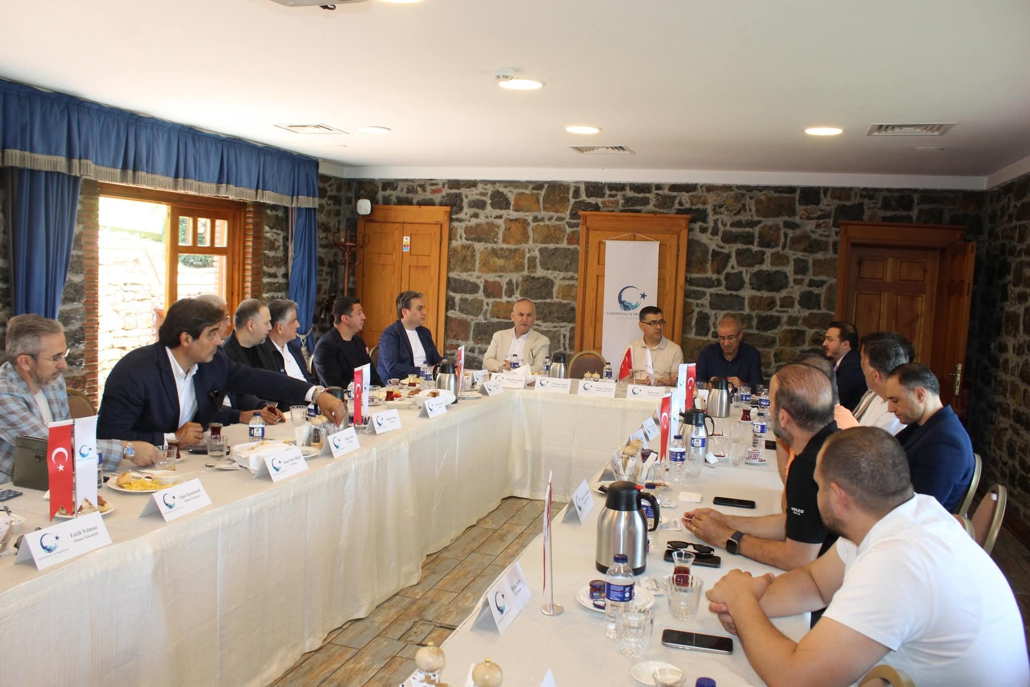 Kaymakam Yönden Çukurovalı İş insanlarıyla bir araya geldi.