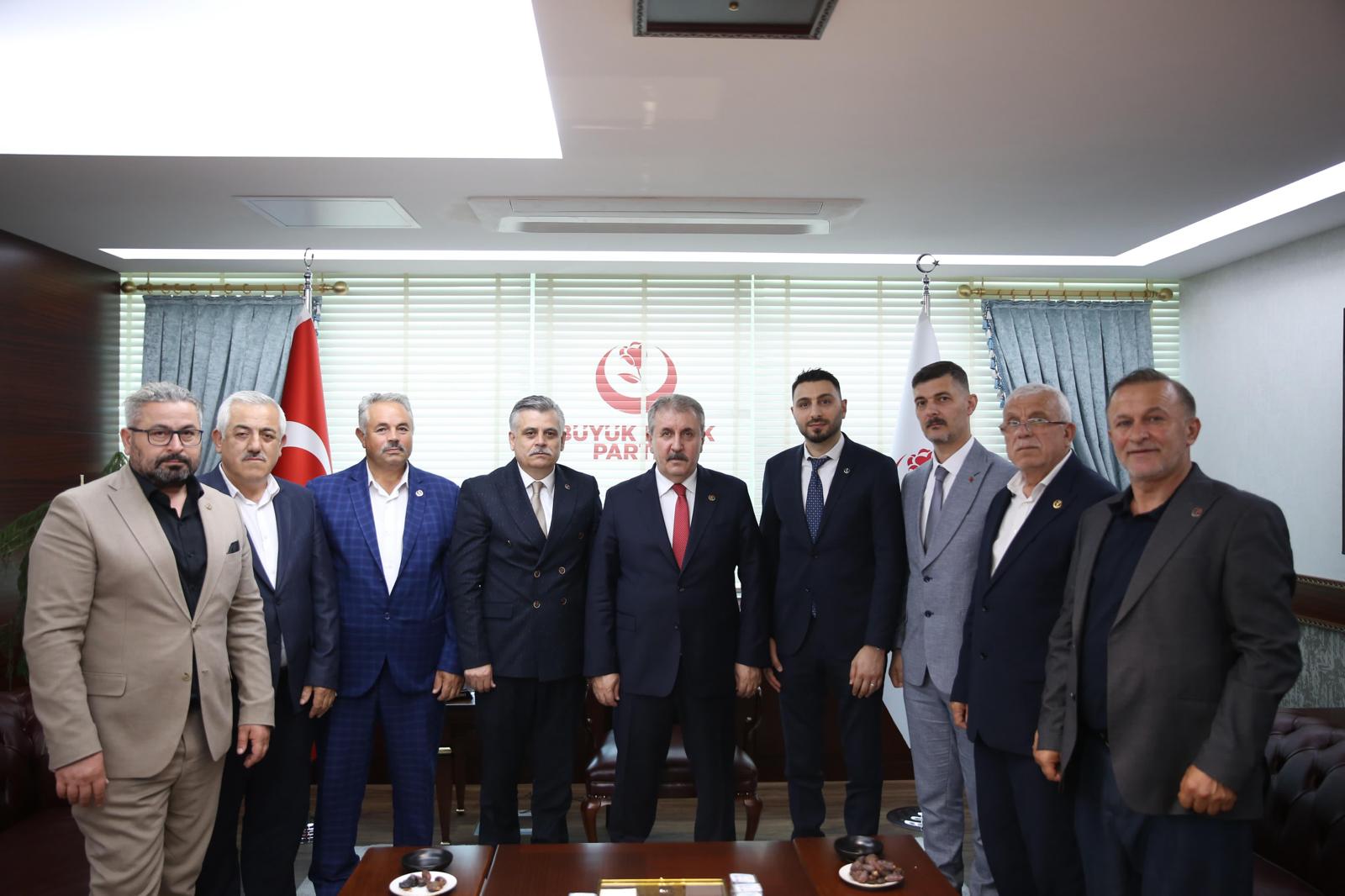 BBP Genel Başkan Mustafa Destici’ BBP Gaziosmanpaşa İlçe Başkanlığı’nı Anakara’ya davet etti.