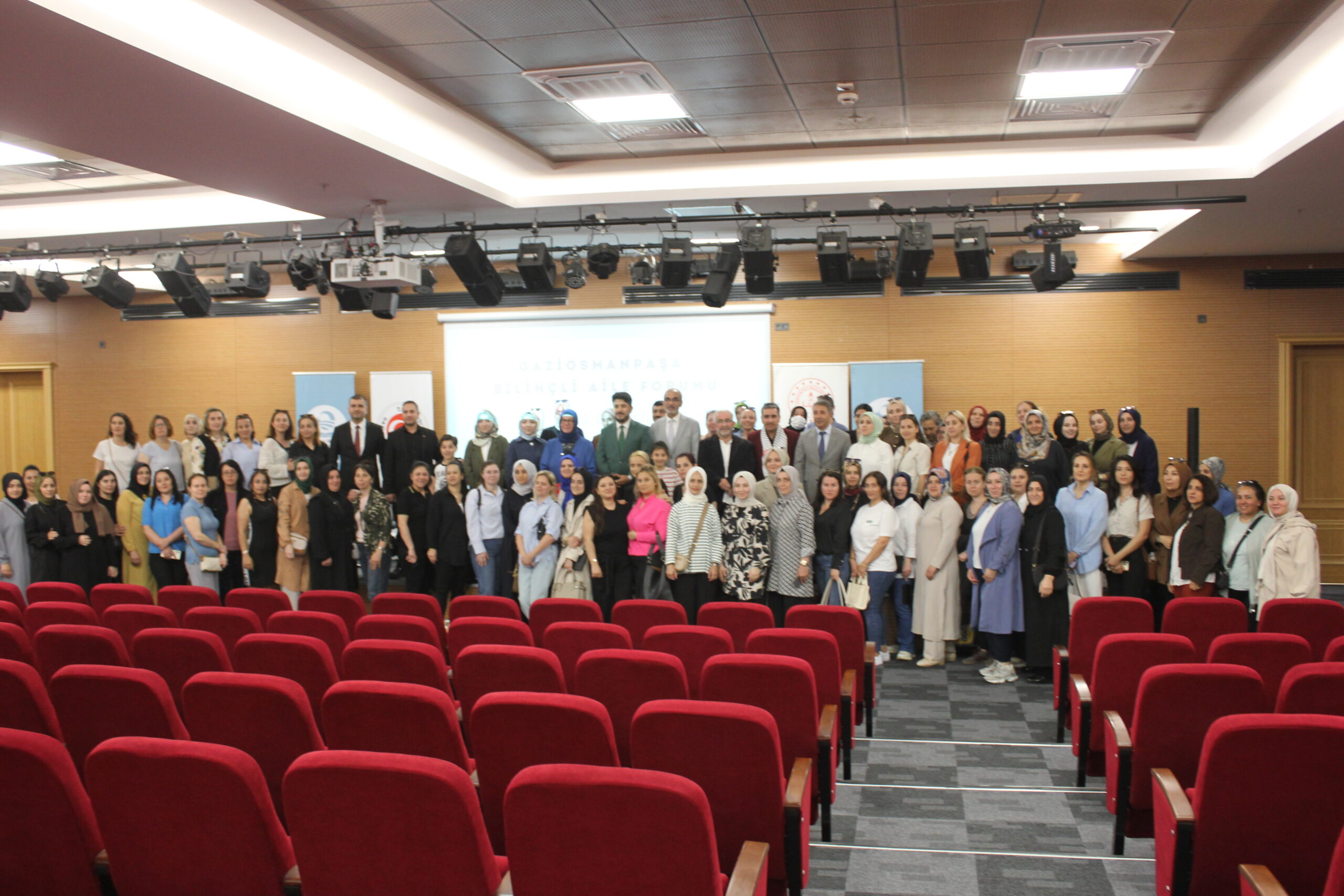 EĞİTİME DESTEK PLATFORMU YÜZYILI 2025 AİLE YILINDA GAZİOSMANPAŞA ‘ DA AİLE FORMU DÜZENLEDİ