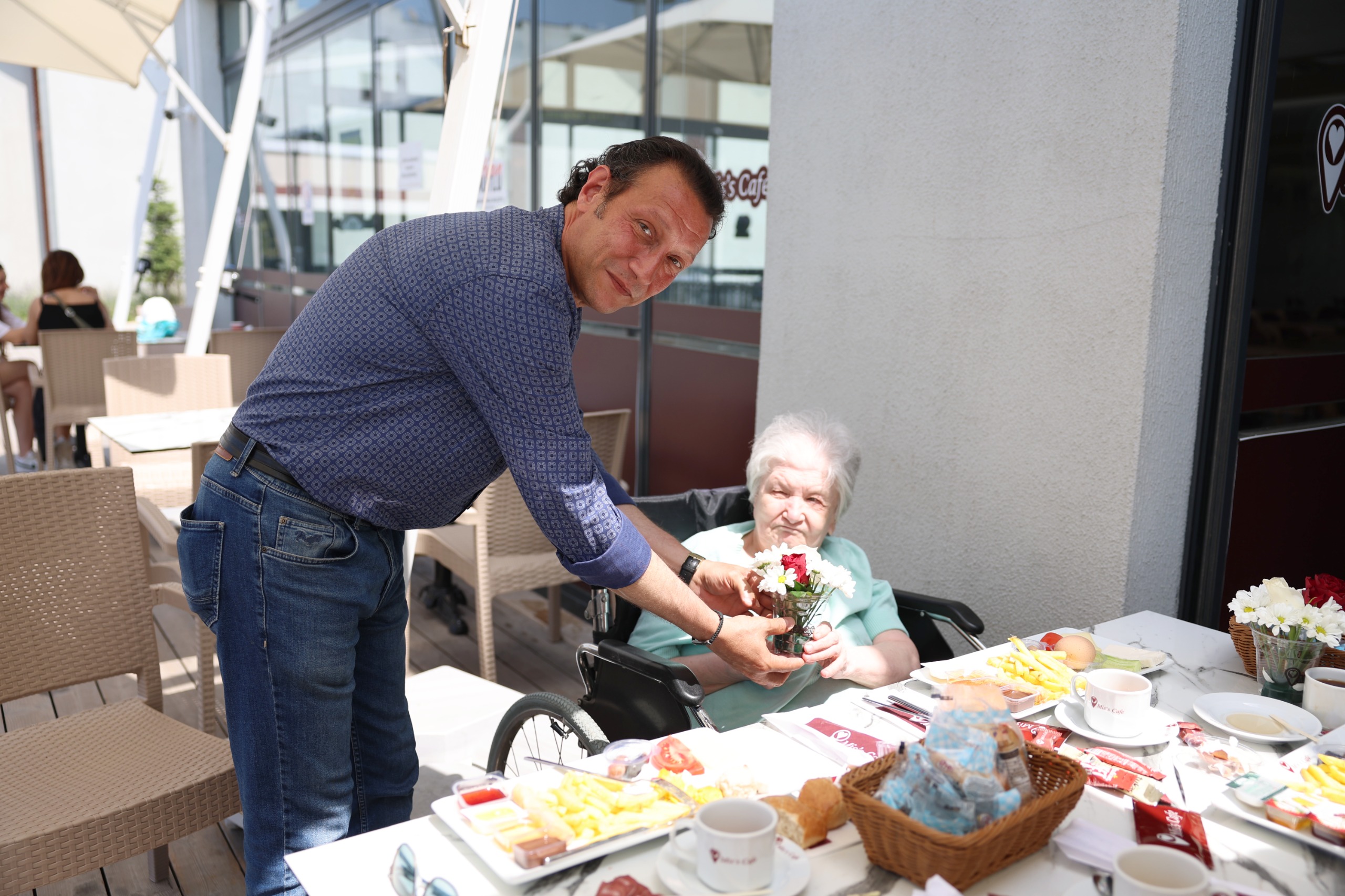 45 yıl sonra ilk kez dışarı çıktı