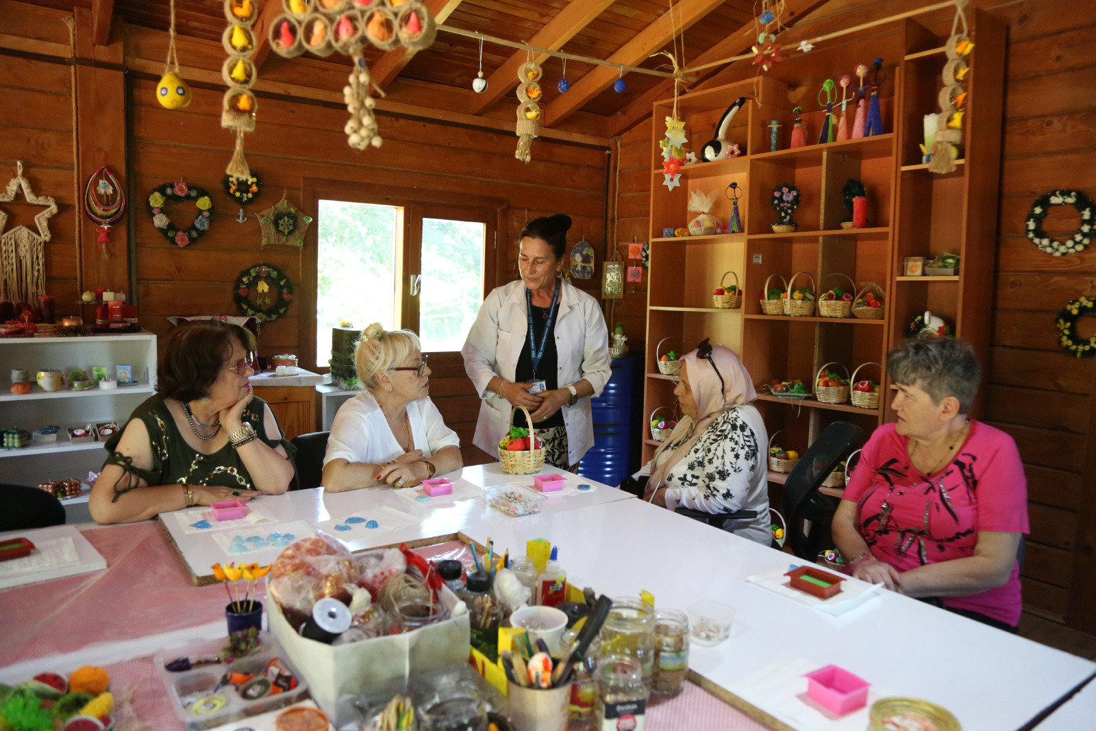 Huzurevi sakinleri Bağımsızlık Köyü’nü ziyaret etti