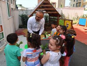 Başkan Özmen Esentepe Çocuk Etkinlik Merkezi’nde çocuklarla buluştu