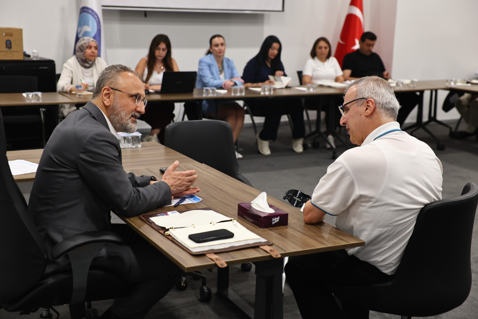 Başkan Özmen, Halk Günü buluşmalarında vatandaşları dinliyor