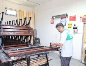 Sultangazi Belediyesi Kent Mobilyalarını Kendi Üretiyor
