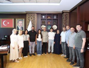 Sultangazili Gençlerden Büyük Başarı! 2 LGS Birincisi Başkan Dursun’u Ziyaret Etti