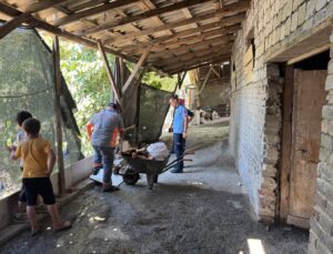 Eyüpsultan’da ruhsatsız hayvan ayağı tesisine baskın: 500 kilo ürün imha edildi