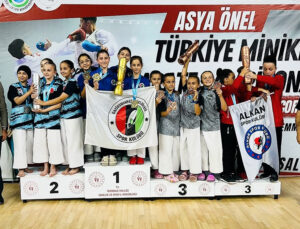 GAZİOSMANPAŞA BELEDİYESİ KARATE TAKIMI, TÜRKİYE ŞAMPİYONU OLDU