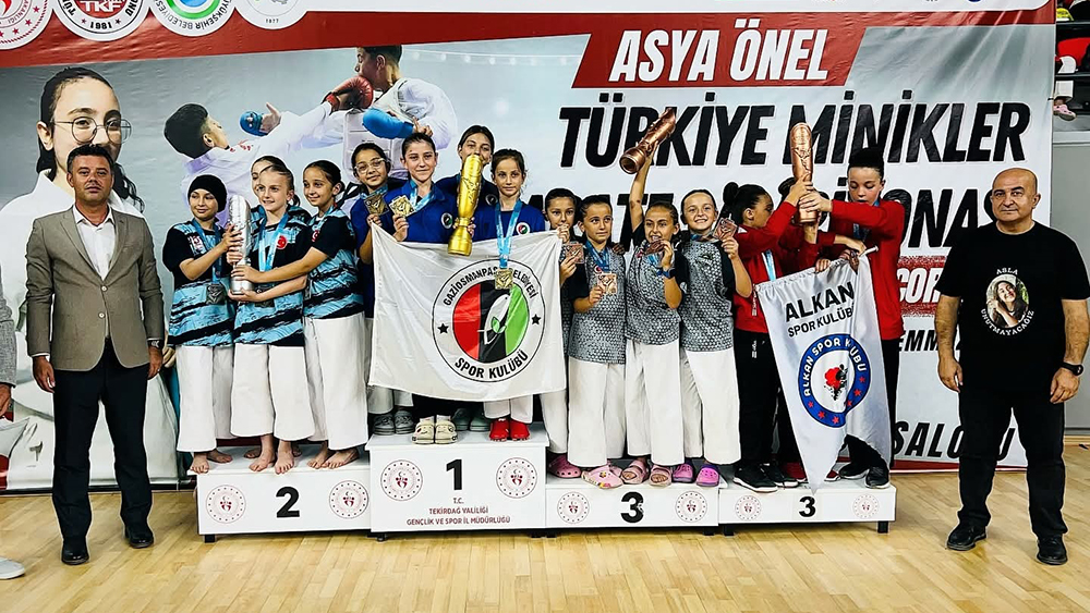 GAZİOSMANPAŞA BELEDİYESİ KARATE TAKIMI, TÜRKİYE ŞAMPİYONU OLDU