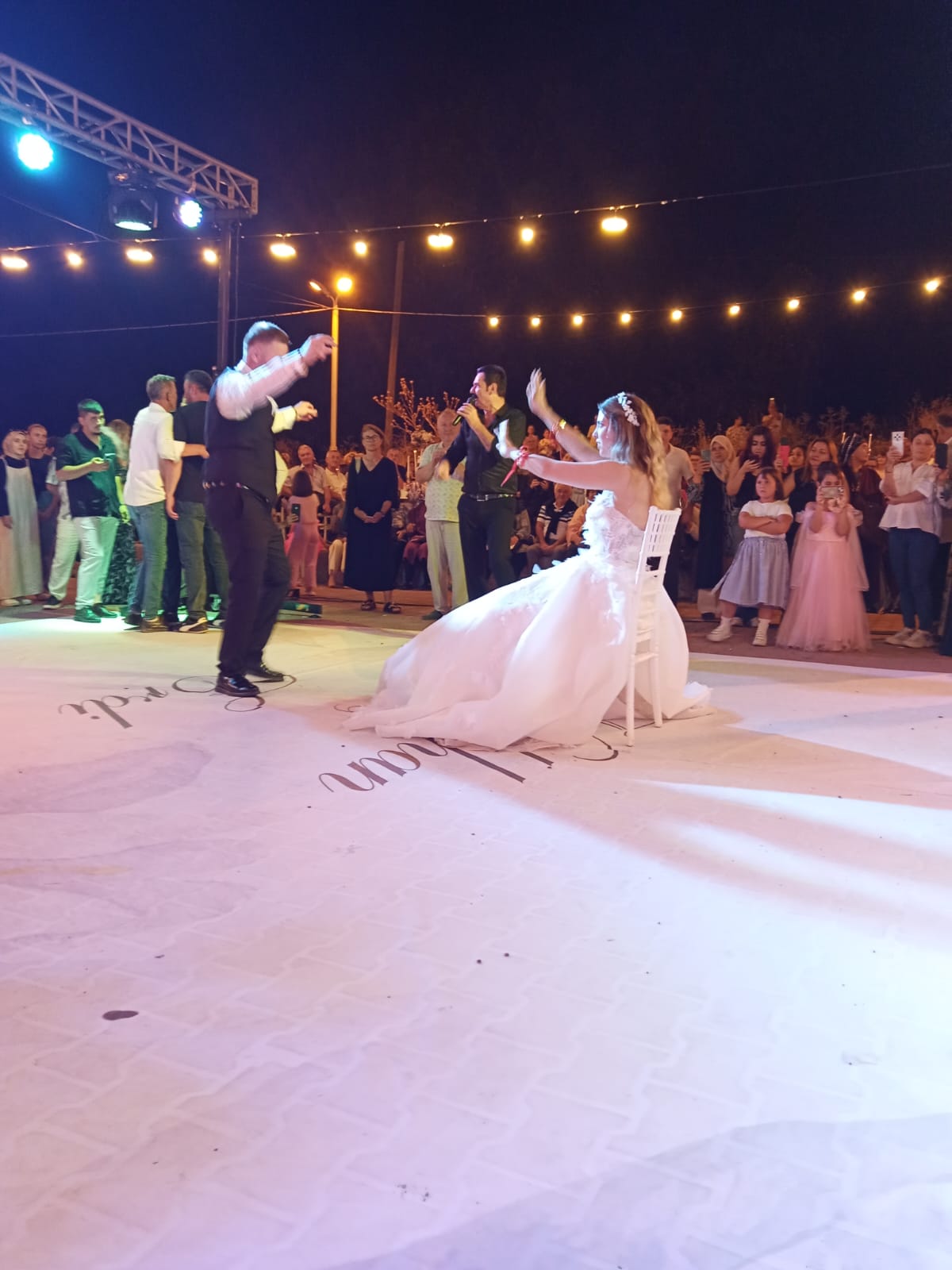 Erdi Çay ve Neslihan Çay, Konser Tadında Bir Düğünle Dünyaevine Girdi