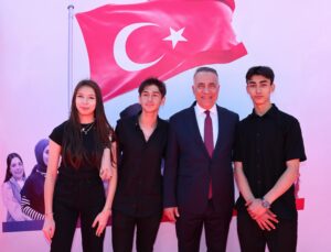 Sultangazi Belediye Başkanı Abdurrahman Dursun, 30 Ağustos Zafer Bayramı dolayısıyla bir mesaj yayınladı. Başkan Dursun mesajında şu ifadelere yer verdi: