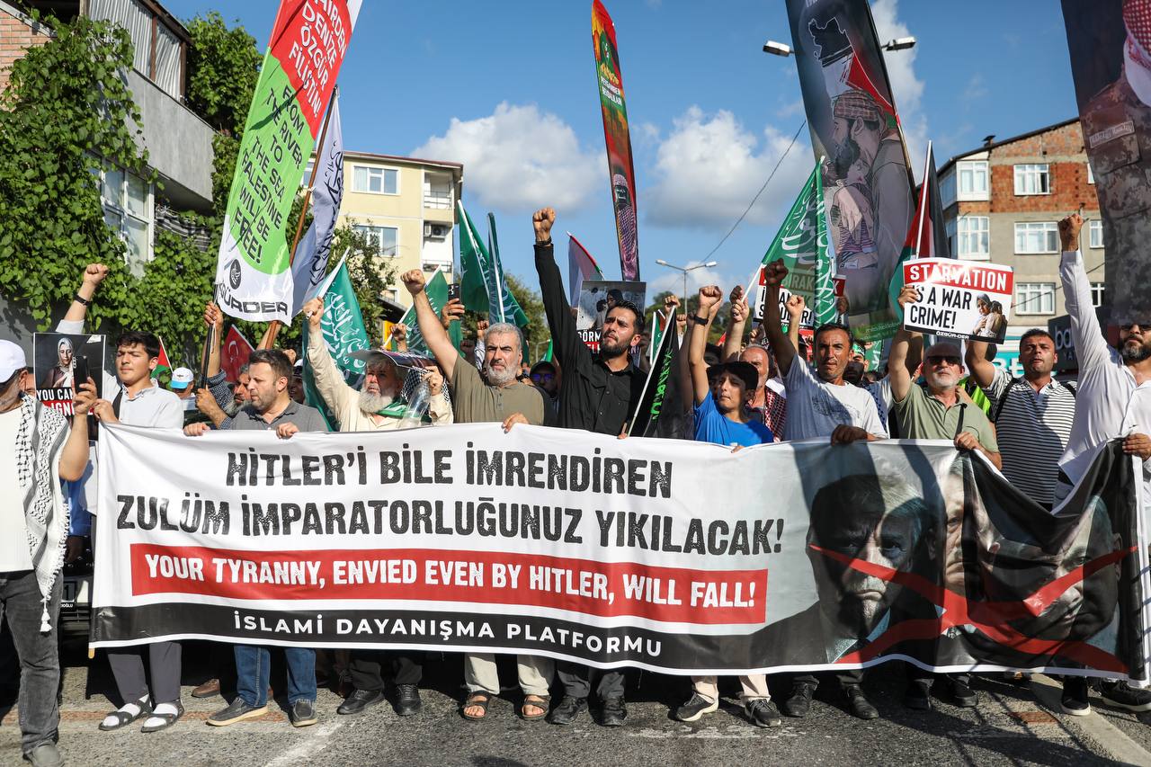 İstanbul’da on binler Gazze’ye destek için ABD Konsolosluğuna yürüdü