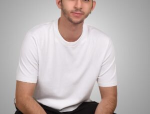 İSMAİL OKAN ÖZBEK: MÜZİKTE KENDİ YOLUMU ÇİZİYORUM