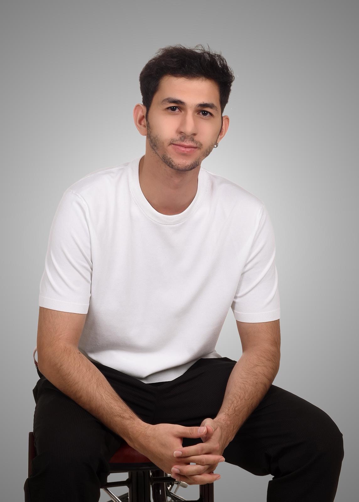 İSMAİL OKAN ÖZBEK: MÜZİKTE KENDİ YOLUMU ÇİZİYORUM