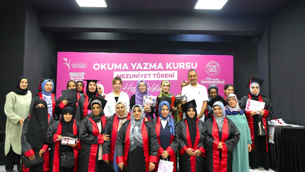 Okuma Yazma Kursiyerleri Mezuniyet Sevinci Yaşadı