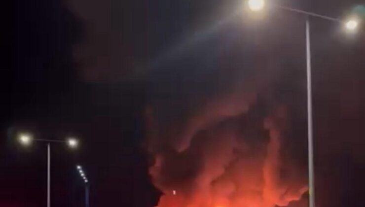 Arnavutköy’de Endüstri Bölgesinde Korkutan Yangın: 2 Tanker ve İş Makineleri Cayır Cayır Yandı