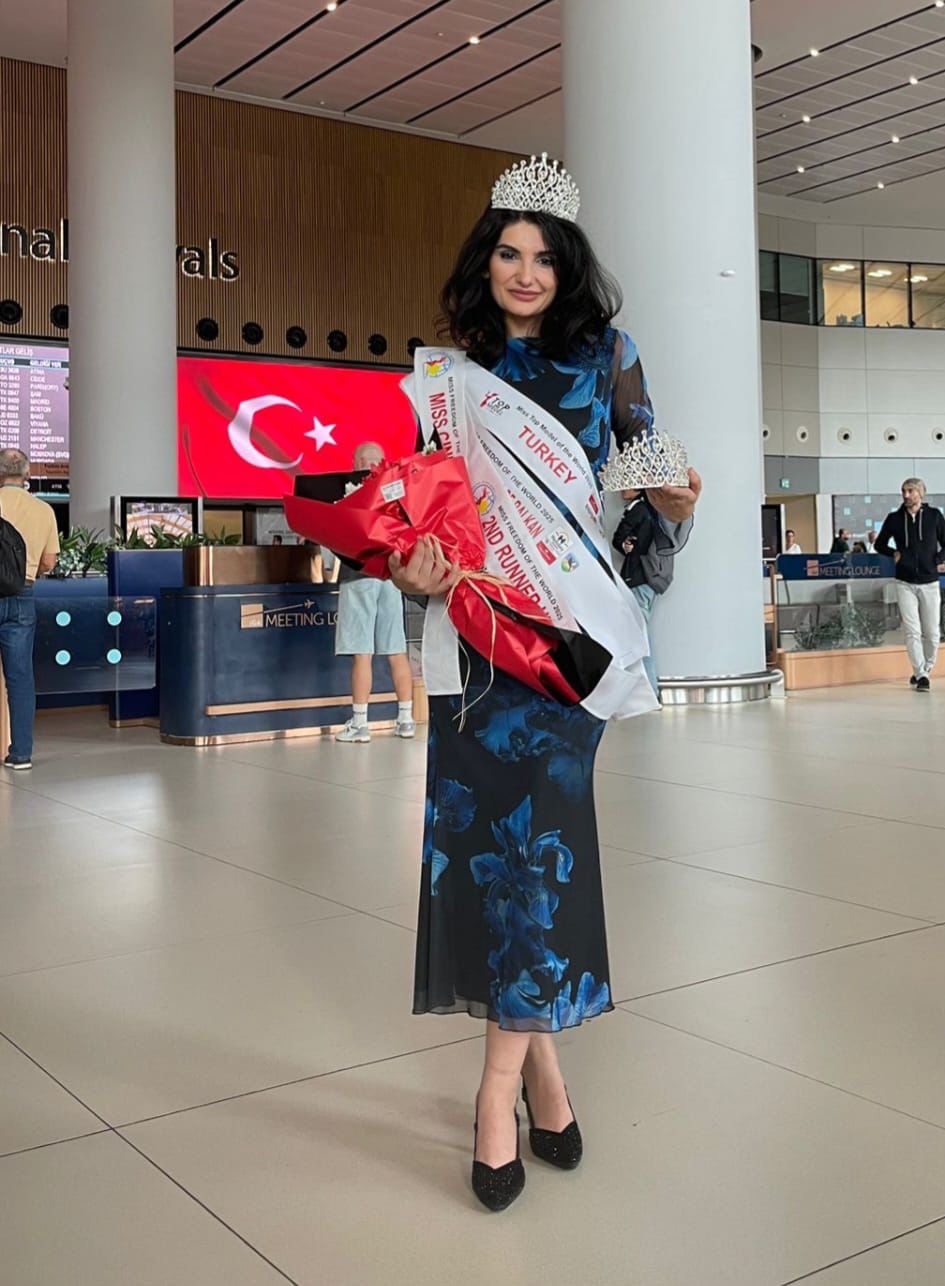 Tutku Karaca’dan Çifte Başarı: Miss Freedom of the World 2025’te Dünya İkinciliği ve Balkan Güzeli Tacı Türkiye’nin