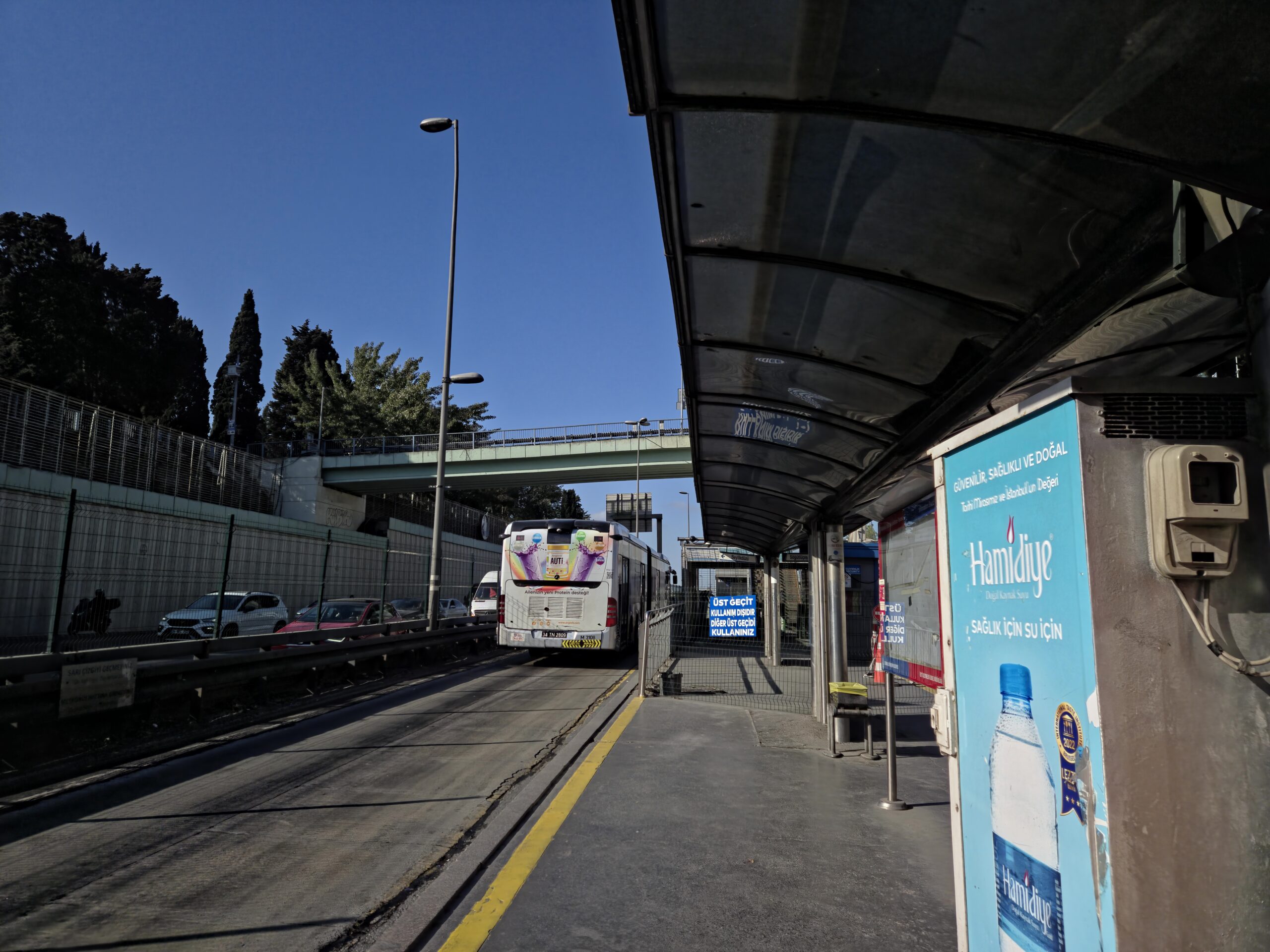 Edirnekapı Şehitlik Üst Geçidi Aylardır Tamir Edilmiyor