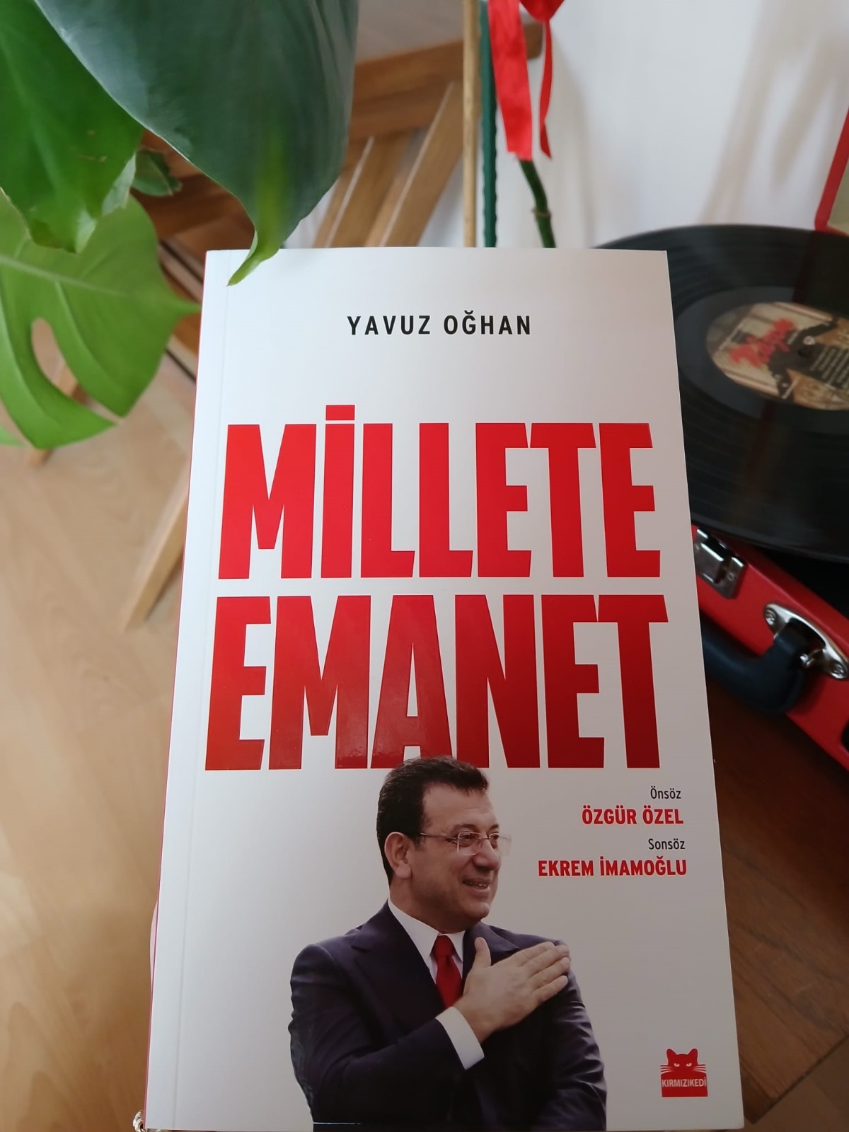 Yavuz Oğhan’ın İmzalı Kitabı Abdullah Ağırkan’a Ulaştı