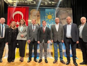 İYİ Parti Eyüpsultan kongresinde İbrahim Yıldırım, yeniden başkan seçildi