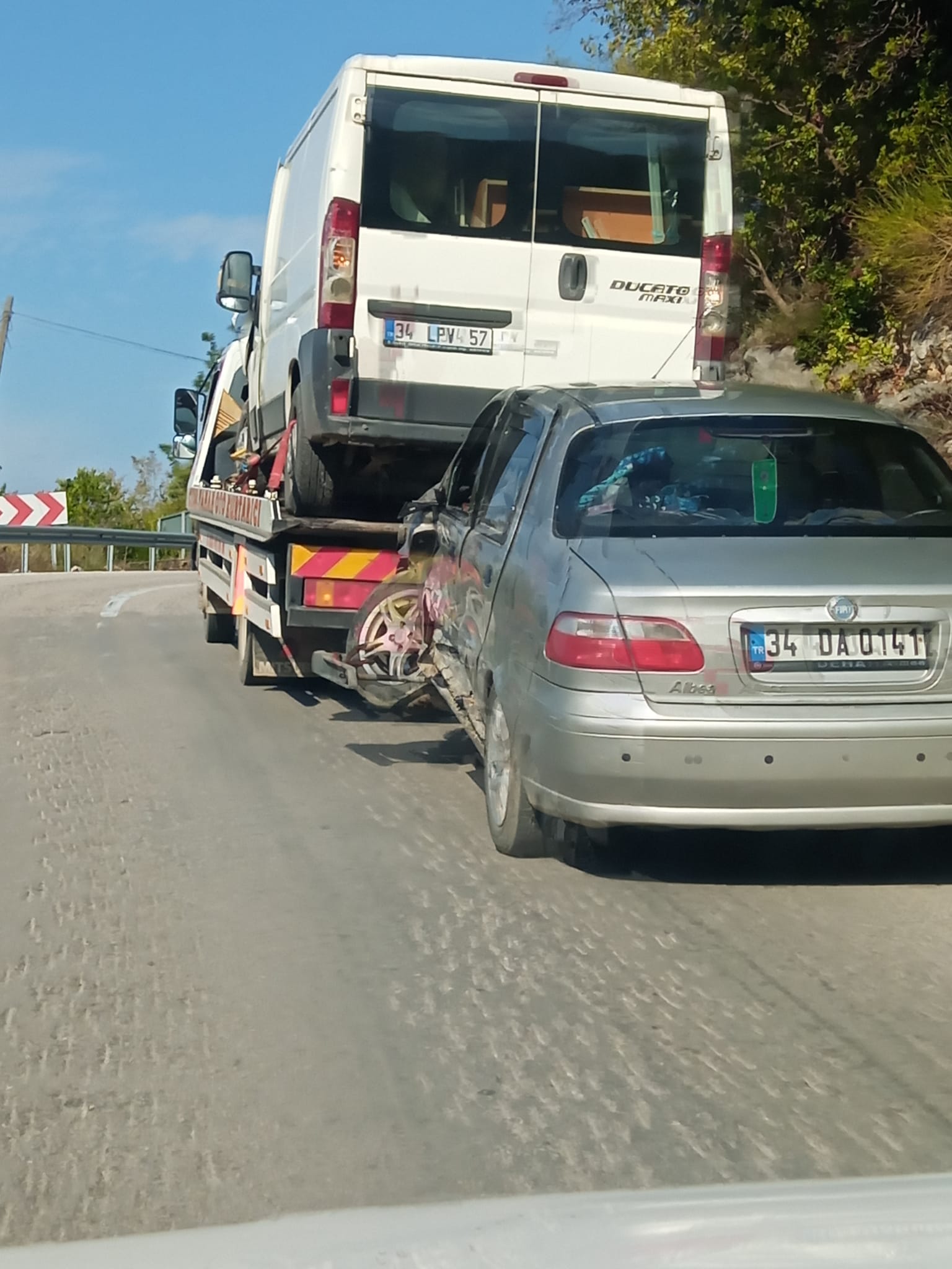 Cide’de Feci Kaza: Baba ve Oğul Yaralı