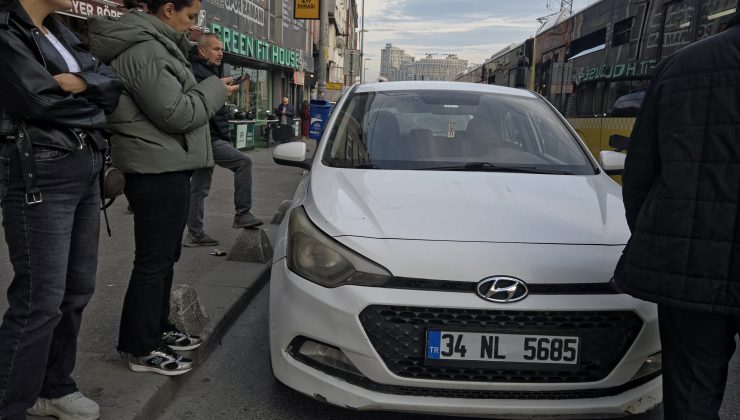 Sultangazi’de Durak Krizi: Otobüsler Yolun Ortasında Yolcu Alıyor