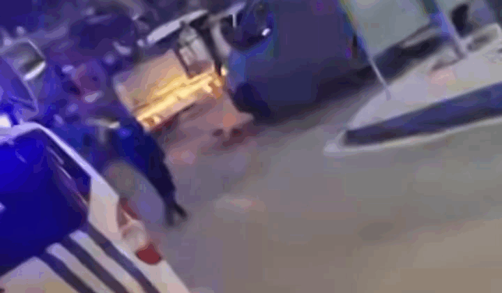 Venezia AVM Önünde Silahlı Saldırı: 1 Kişi Yaralandı