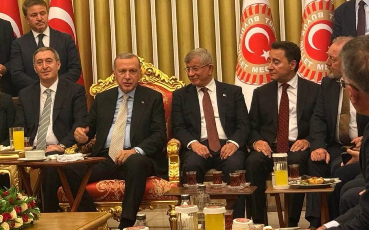 Yeni Yol Hareketi AK Parti’ye mi Katılacak? Sağ Blokta Yeni Hesaplar