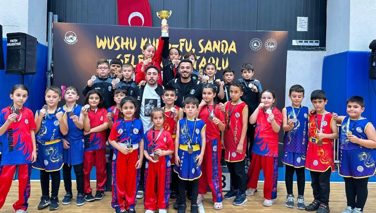 Minikler 3 Yıl Üst Üste İstanbul Şampiyonu! Sultangazili Minik Sporculardan Bir Müsabakadan Tam 24 Madalya!
