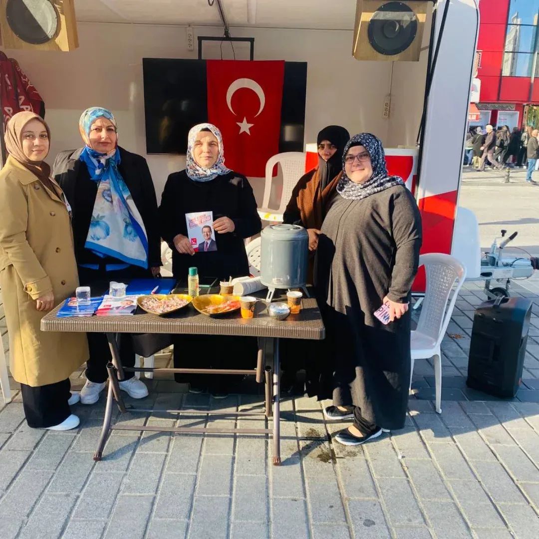 Saadet Partisi Gaziosmanpaşa İlçe Başkanlığı’nın Meydan Standına Ziyaret