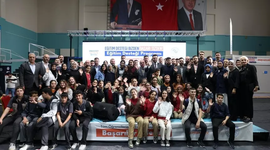 Arnavutköy Belediyesi 2025-2026 Eğitim Yılında 11 Bin Öğrenciye 70 Milyon TL Burs Desteği Sağladı (Arnavutköy Municipality Provides 70 Million TL Scholarship Support to 11 Thousand Students in 2025-2026 Academic Year)