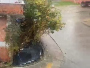 Arnavutköy’de Yağmur Doluya Döndü: Ceviz Büyüklüğünde Dolu Yağdı