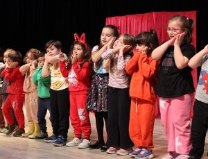 Bayrampaşa Belediyesi’nin çocuk şenliğinde doyasıya eğlence
