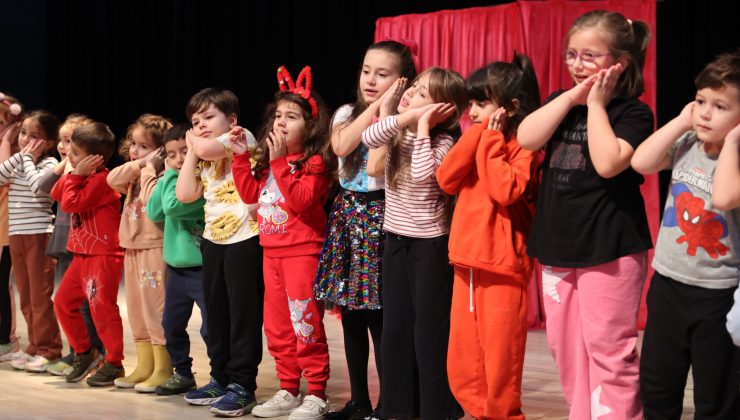 Bayrampaşa Belediyesi’nin çocuk şenliğinde doyasıya eğlence
