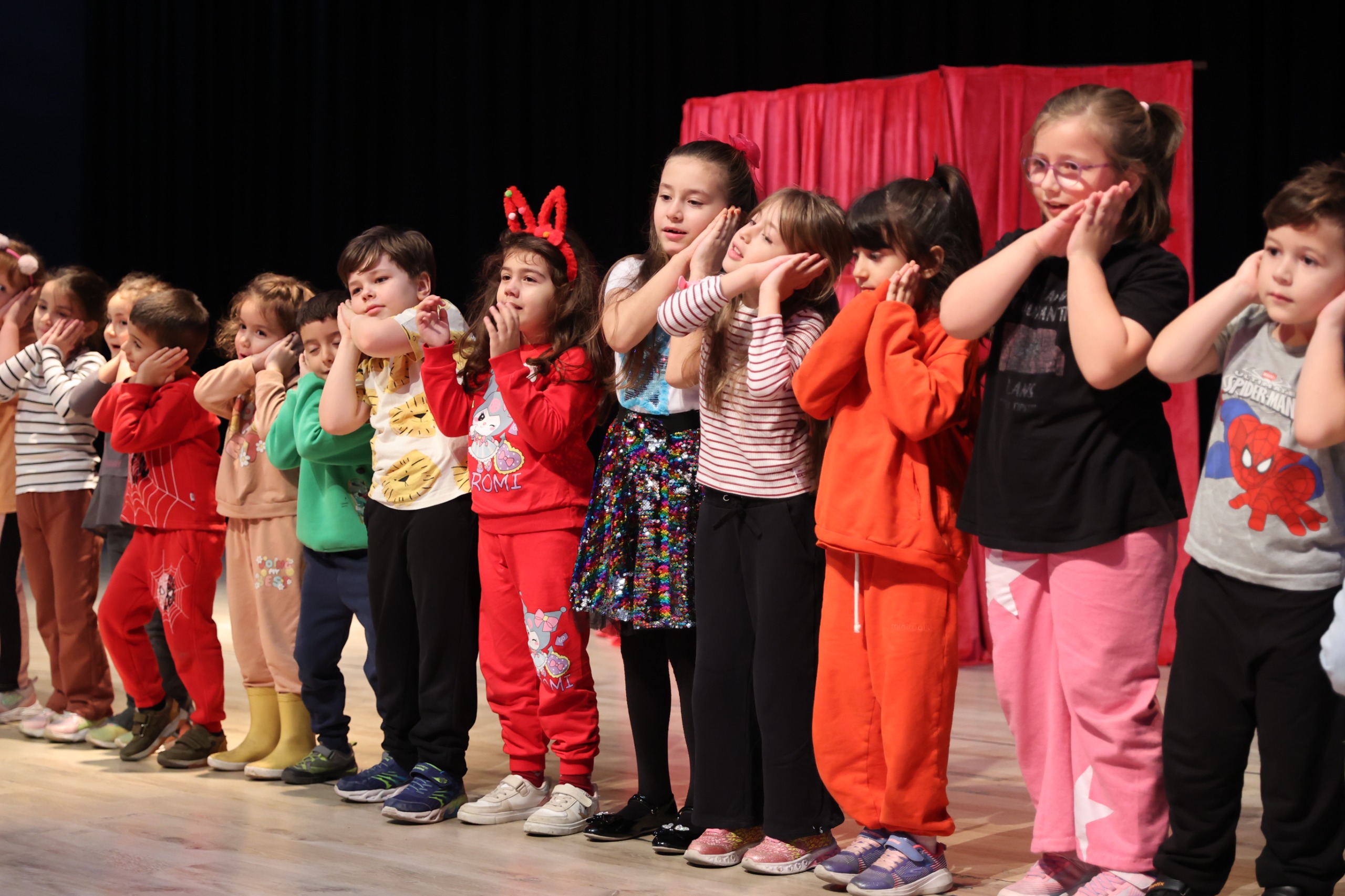Bayrampaşa Belediyesi’nin çocuk şenliğinde doyasıya eğlence
