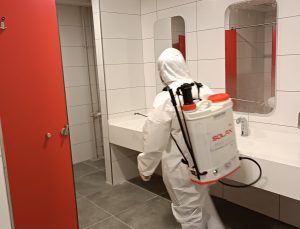 Bayrampaşa Belediyesi okulları dezenfekte ediyor