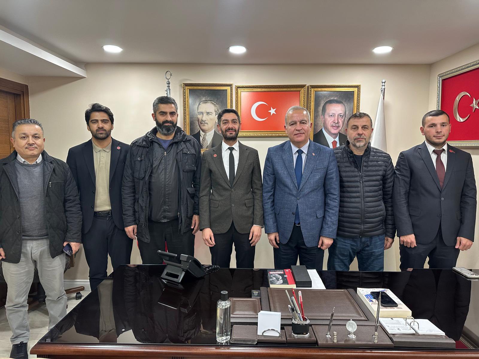 Saadet Partisi Gaziosmanpaşa’dan AK Parti’ye Samimi Hayırlı Olsun Ziyareti: İsa Yıldız, İsmail Ergüneş’i Tebrik Etti