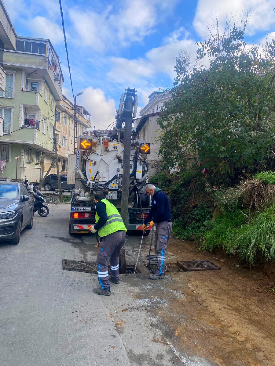 Fen İşleri ekipleri Eyüpsultan’ın dört bir yanında sahada