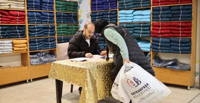 Bayrampaşa Belediyesi’nden 900 çocuğa 900 mont