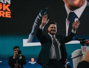 BTP’nin 9. Olağan Kongresi şölen havasında geçti Hüseyin Baş: Bağımsız Türkiye salonlara sığmıyor “İstikbal biziz, biz geleceğiz” “Türkiye’nin terörsüz olması için demokrasisiz olması gerekiyormuş” “Vatandaşlık maaşını ilk 2004 yılında Prof. Dr. Haydar…