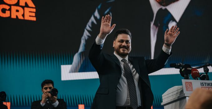 BTP’nin 9. Olağan Kongresi şölen havasında geçti Hüseyin Baş: Bağımsız Türkiye salonlara sığmıyor “İstikbal biziz, biz geleceğiz” “Türkiye’nin terörsüz olması için demokrasisiz olması gerekiyormuş” “Vatandaşlık maaşını ilk 2004 yılında Prof. Dr. Haydar…