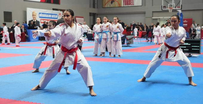 ULUSLARARASI KARATE TURNUVASI’NDA GAZİOSMANPAŞA RÜZGARI ESTİ