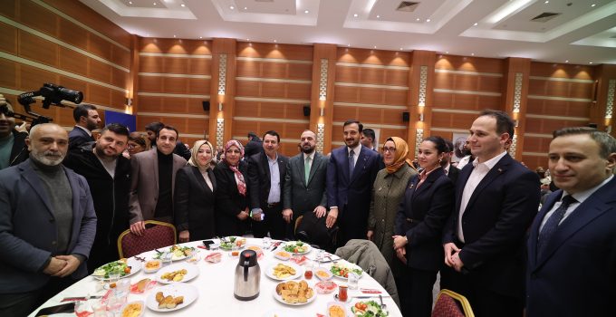 AK Parti İstanbul İl Başkanlığı’ndan Gazetecilere “Vefa” Buluşması: Dezenformasyonla Mücadele, 2026 Reform Yılı ve Yerel Medya Vurgusu Gündemde!