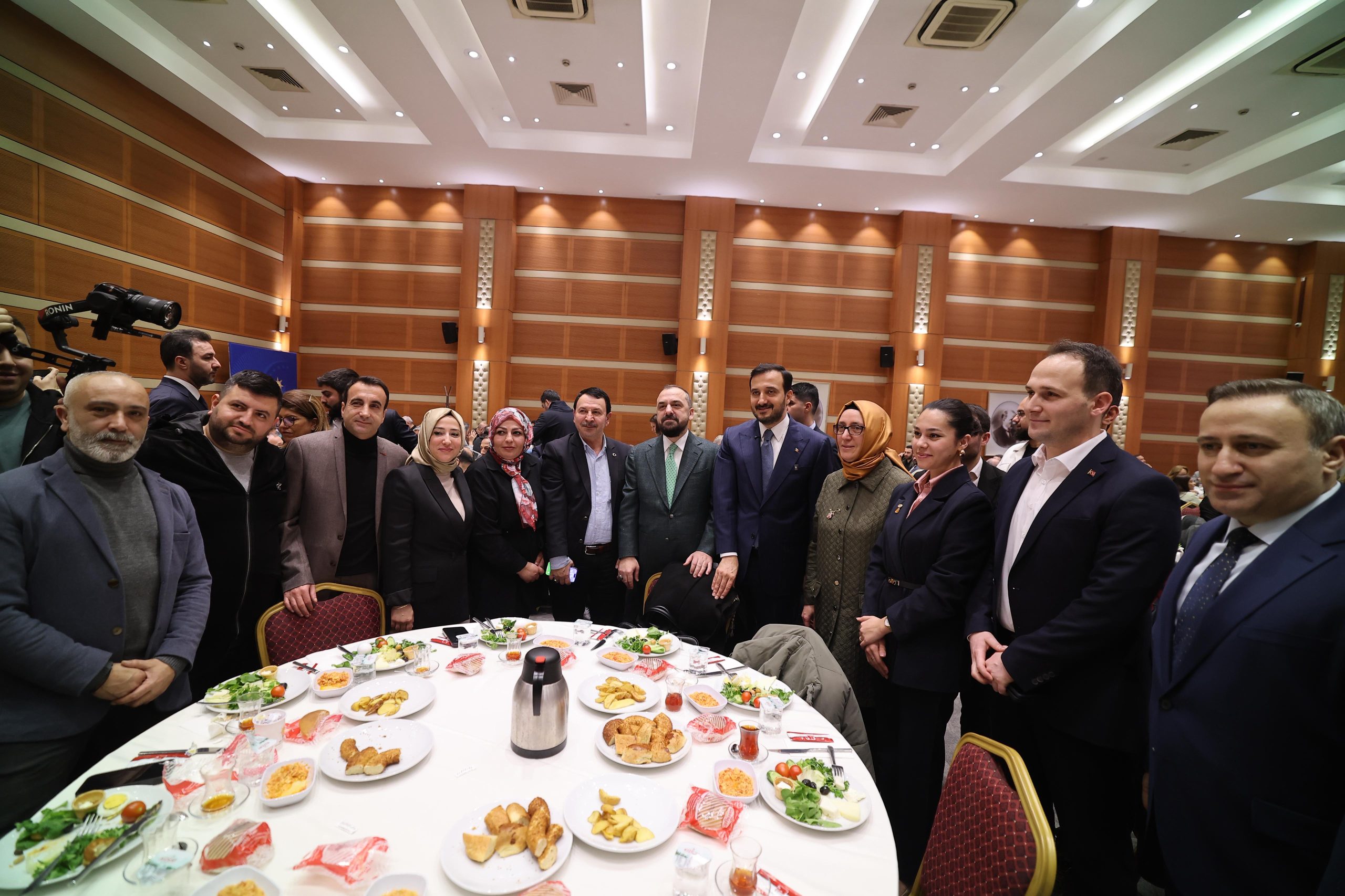 AK Parti İstanbul İl Başkanlığı’ndan Gazetecilere “Vefa” Buluşması: Dezenformasyonla Mücadele, 2026 Reform Yılı ve Yerel Medya Vurgusu Gündemde!