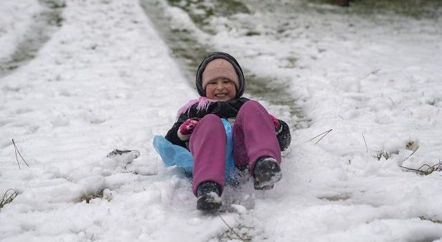 İstanbul’da Okullar Tatil Edildi: Kuvvetli Kar Yağışı Nedeniyle 12 Ocak Pazartesi Eğitime Ara!