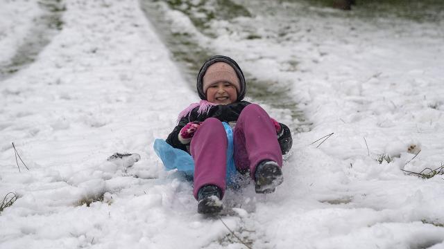 İstanbul’da Okullar Tatil Edildi: Kuvvetli Kar Yağışı Nedeniyle 12 Ocak Pazartesi Eğitime Ara!