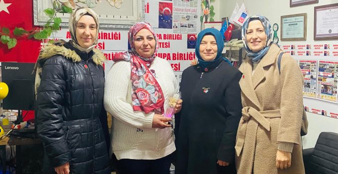 Saadet Partisi Gaziosmanpaşa Kadın Kolları’ndan Nezaket Ziyareti: Avrupa Birliği Gazetesi’ni Ziyaret Ettiler, 10 Ocak’ı Kutladılar!