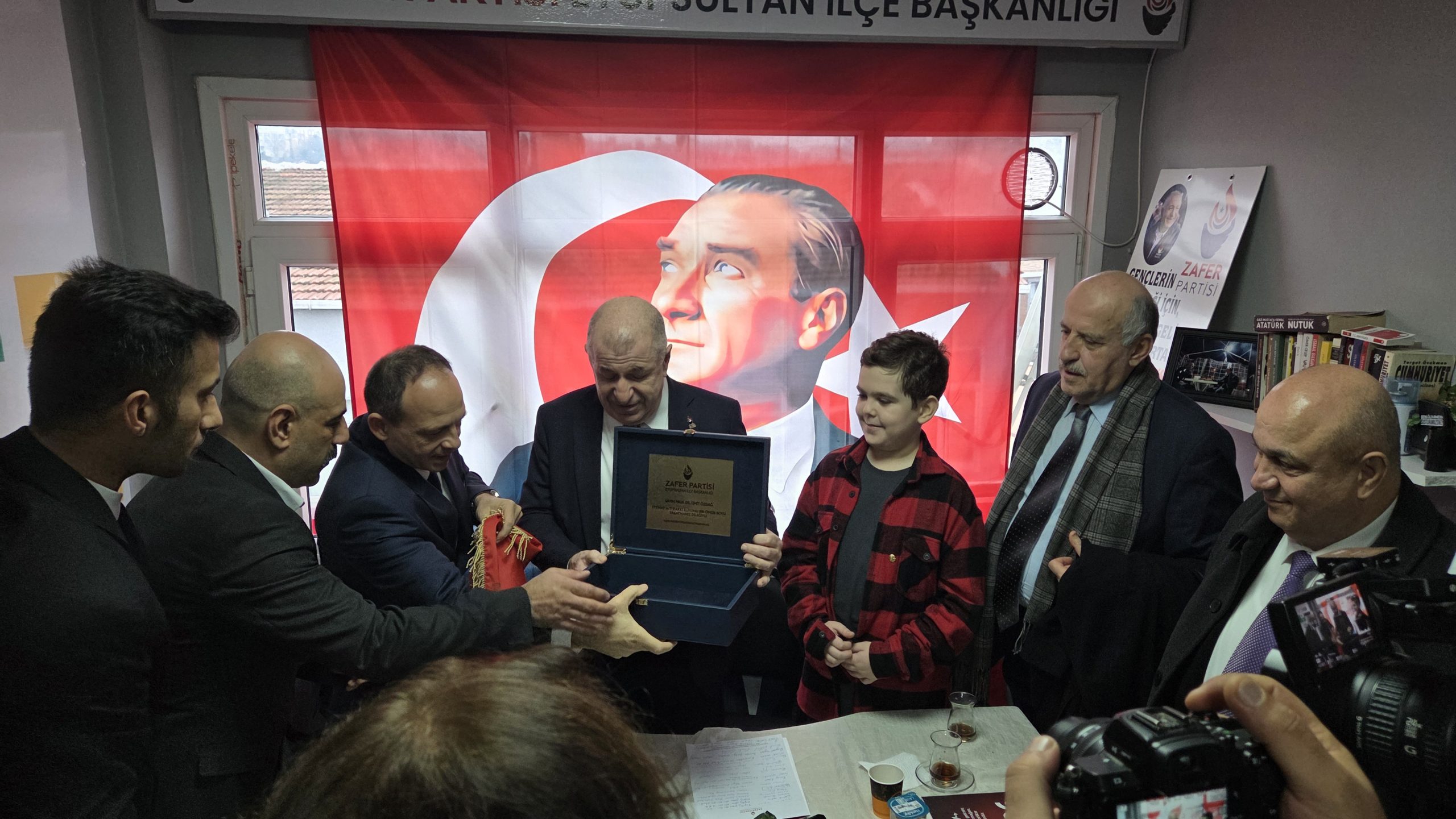 Zafer Partisi Eyüpsultan’da Güçleniyor: Ümit Özdağ İlçe Başkanlığı Açılışını Gerçekleştirdi!