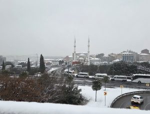 İstanbul Sabah Saatlerinde Beyaz Örtüyle Uyandı: